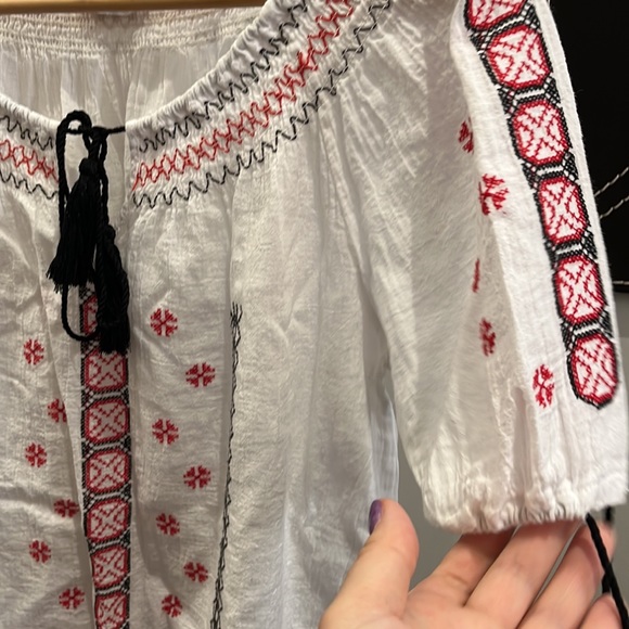 NWOT Boho top with embroidery - Picture 10 of 11